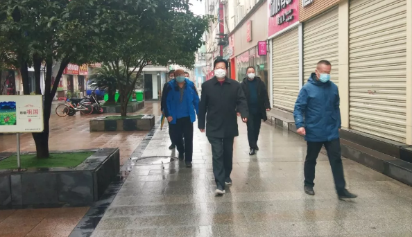 马博网页版_马博（中国）党委书记、董事长谢荣华一行前往紫荆路步行街指导