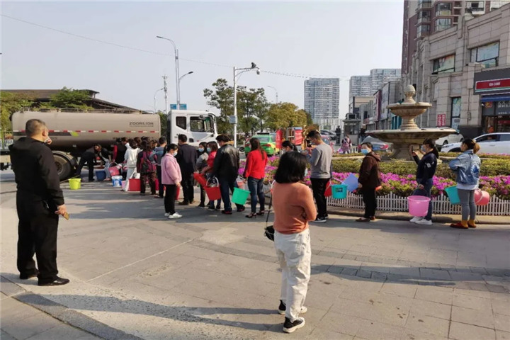 金开马博网页版_马博（中国）管护公司为停水居民送上生活用水