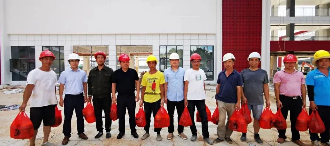 金开马博网页版_马博（中国）开展“高温慰问送清凉 凝心聚力鼓干劲”活动
