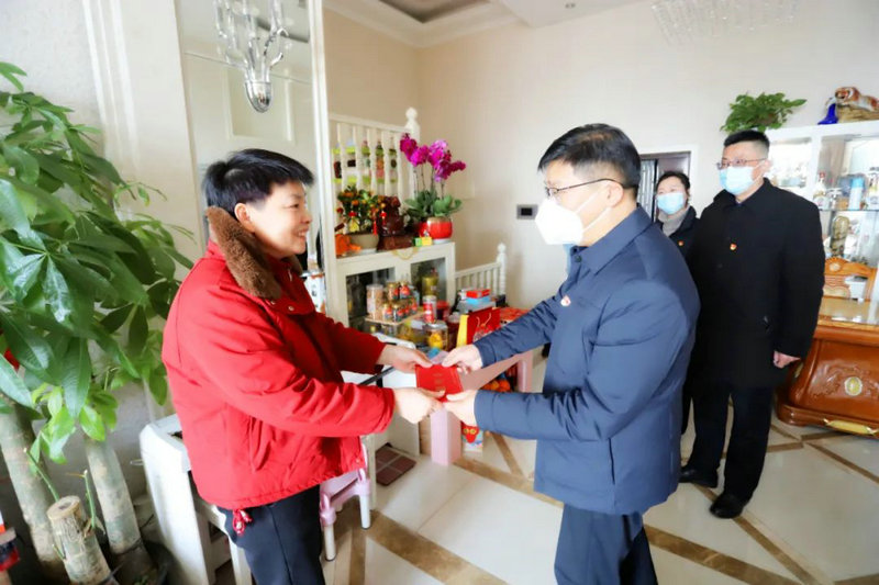 马博网页版_马博（中国）党委春节前走访慰问退休干部