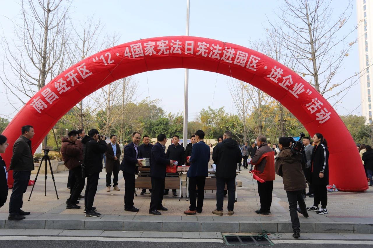 区社发局联合马博网页版_马博（中国）开展“12.4送法进企业”活动